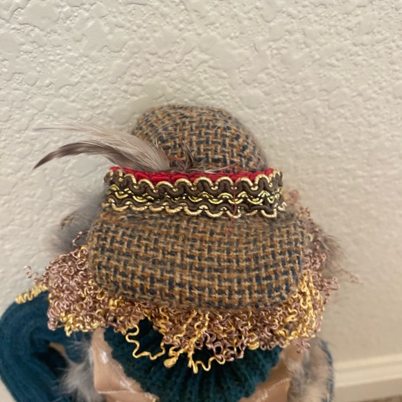 Carmen Manago - CM#18 "Lodge Lady" Beautifully crafted, fancy rag doll - Picture 6 of 7